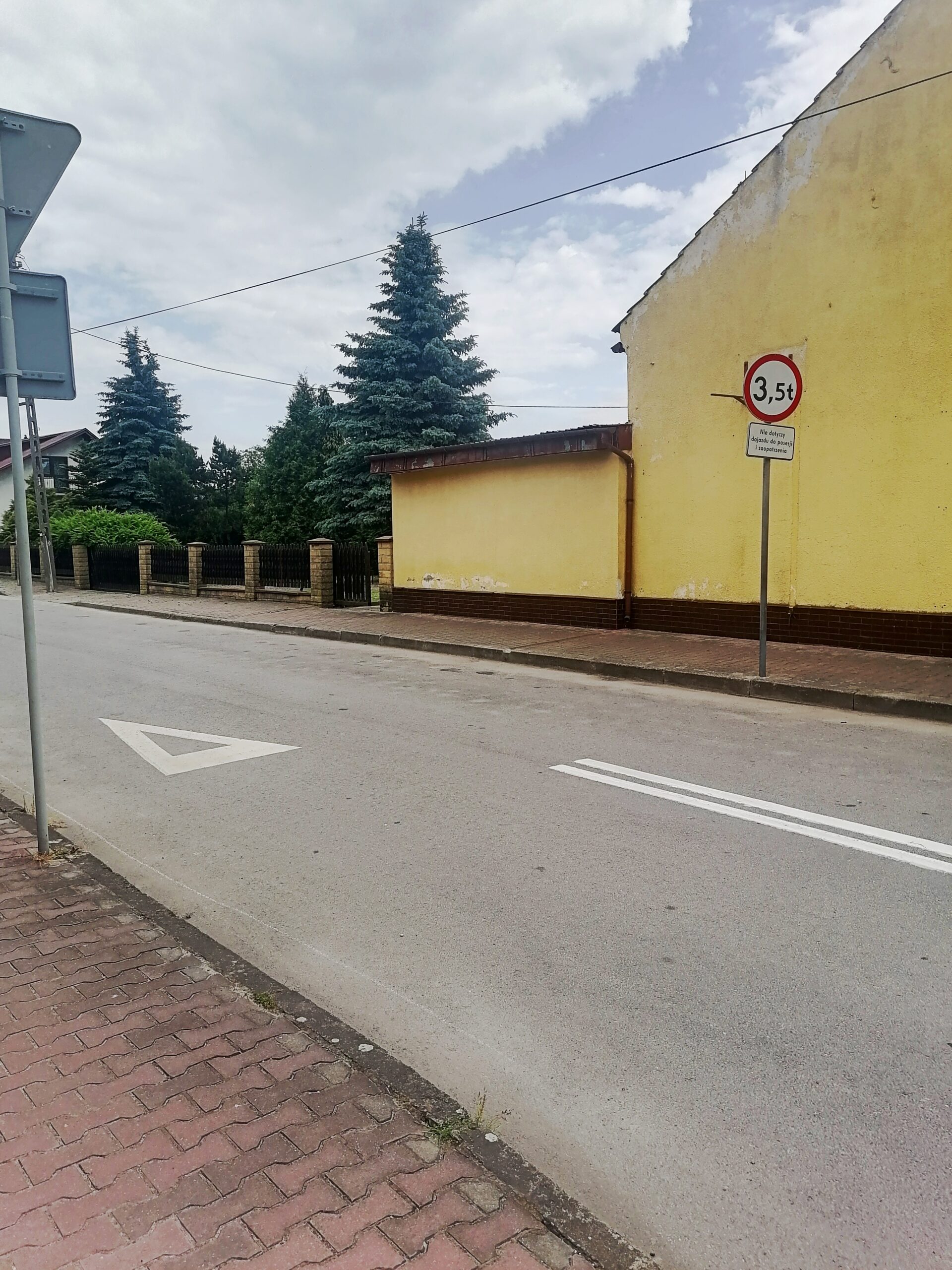 Budynek usługowy handlowy, Opatowiec, świętokrzyskie